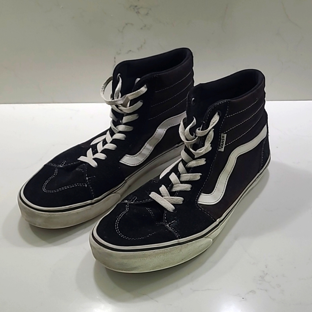 VAN'S SK8 MENS SKATER SHOES BLACK AND WHITE- 10.5